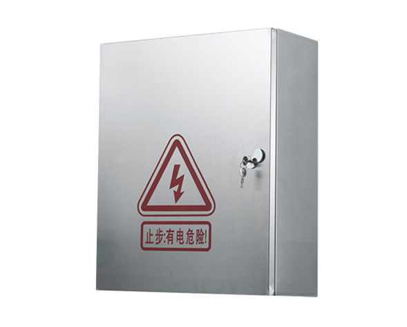 JXF系列掛墻式控制箱是一種根據(jù)元件型號(hào)、規(guī)格、數(shù)量設(shè)計(jì)組裝成各種控制功能的不銹鋼配電箱，由于箱體的尺寸大小可以任意選擇，使結(jié)構(gòu)緊密到相當(dāng)完善的組合。掛墻式安裝…