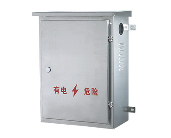 不銹鋼戶(hù)外端子箱、分線(xiàn)箱適用于交流、直流電路中，采用標(biāo)準(zhǔn)鋼板、不銹鋼臺(tái)架，加裝端子組成成套裝置后，作為變壓器、斷路器、互感器等電力設(shè)備的接線(xiàn)端子箱使用。…